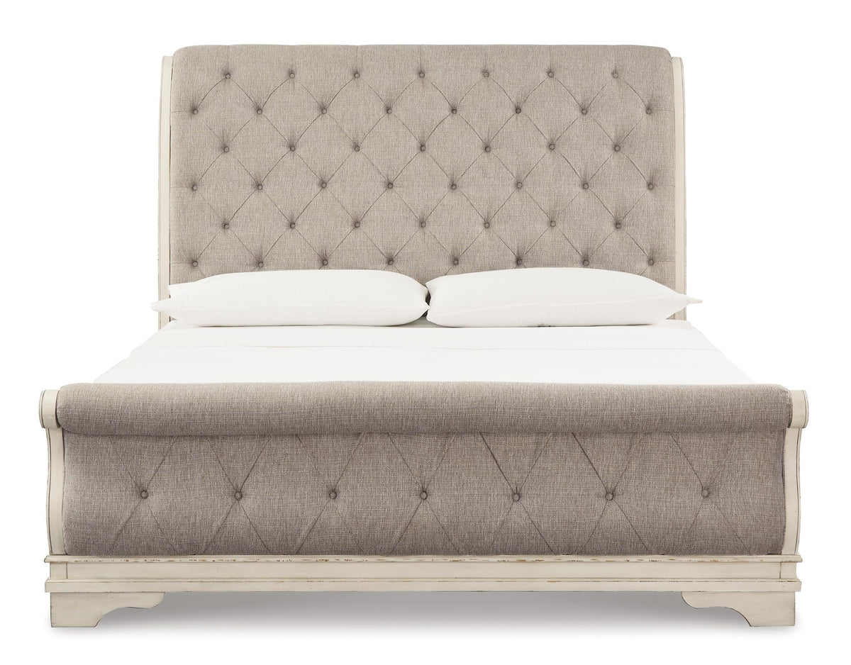 Realyn Sleigh Bed