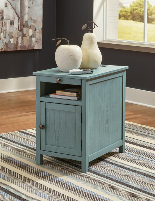 Treytown Chairside End Table - alternate view