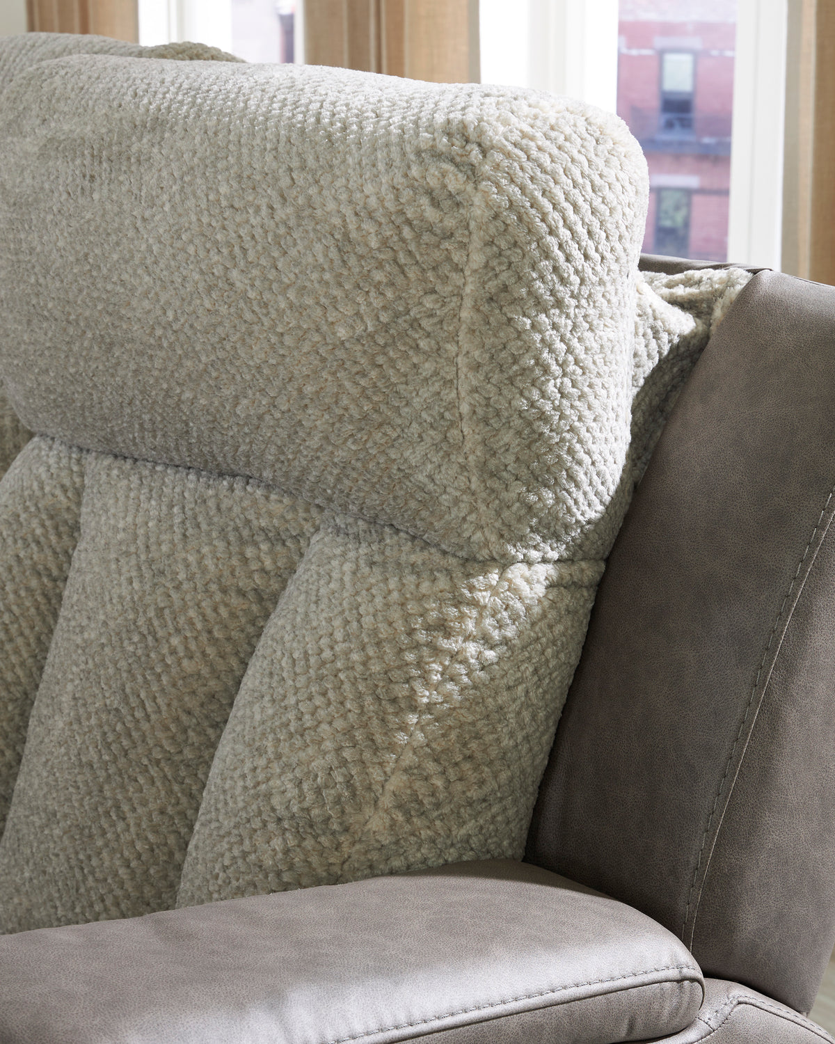 Stately Check Power Reclining Console Loveseat