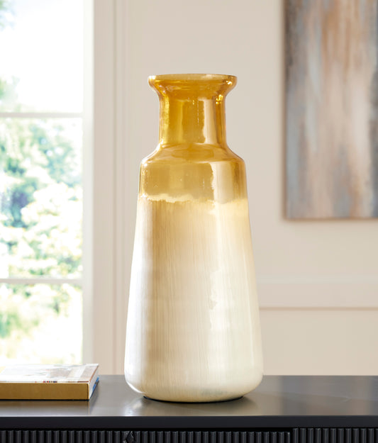 Ashley Wynburg Vase - alternate view