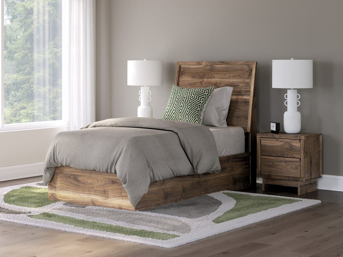 Zadilyn Panel Bed