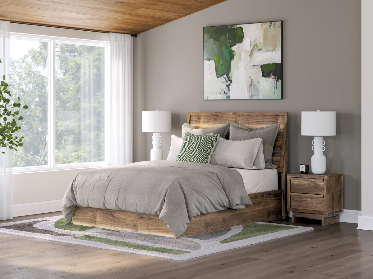 Zadilyn Panel Bed