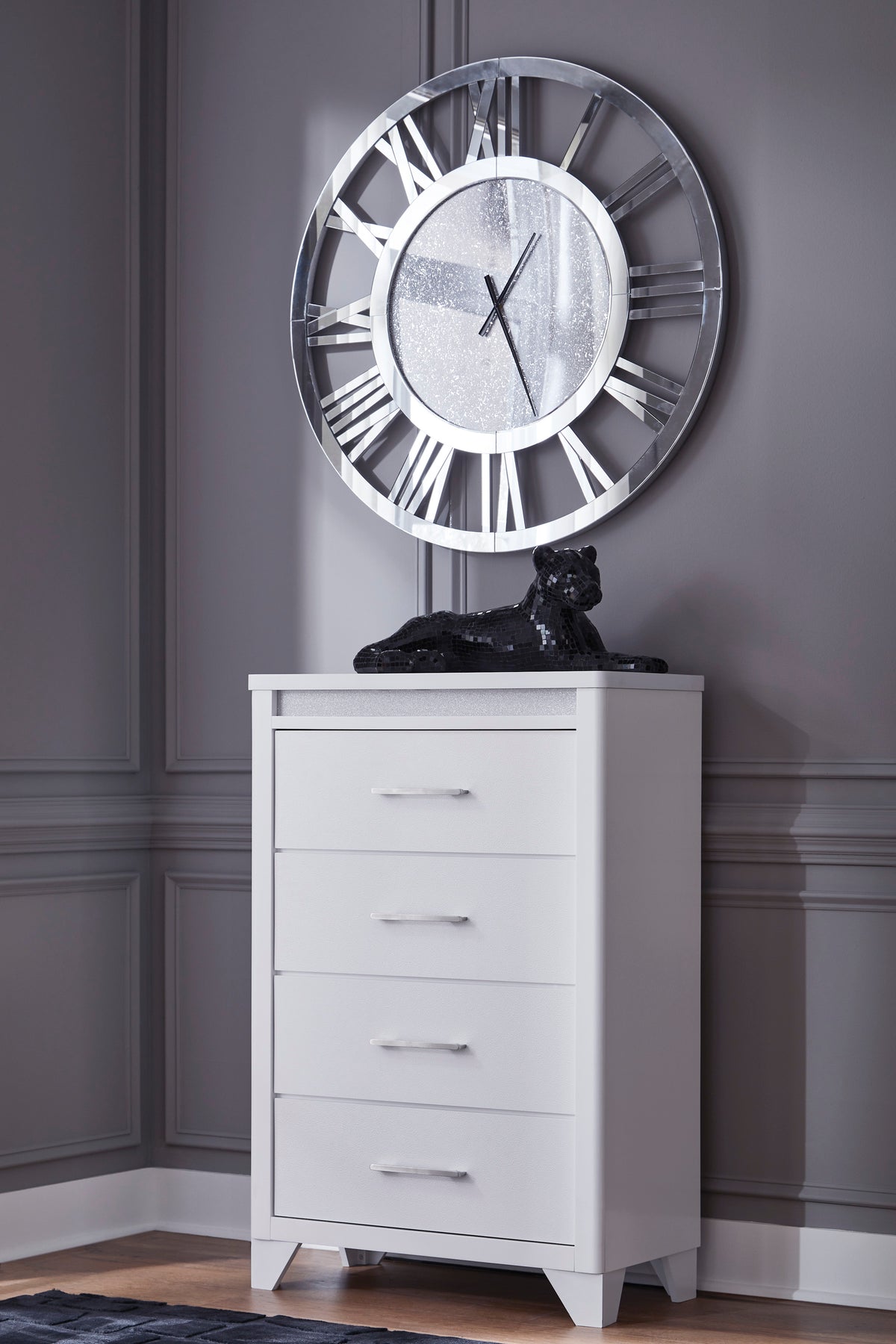 Ashley Frostlyn Chest of Drawers