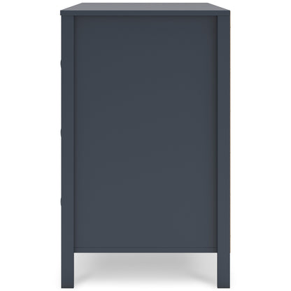 Simmenfort Dresser