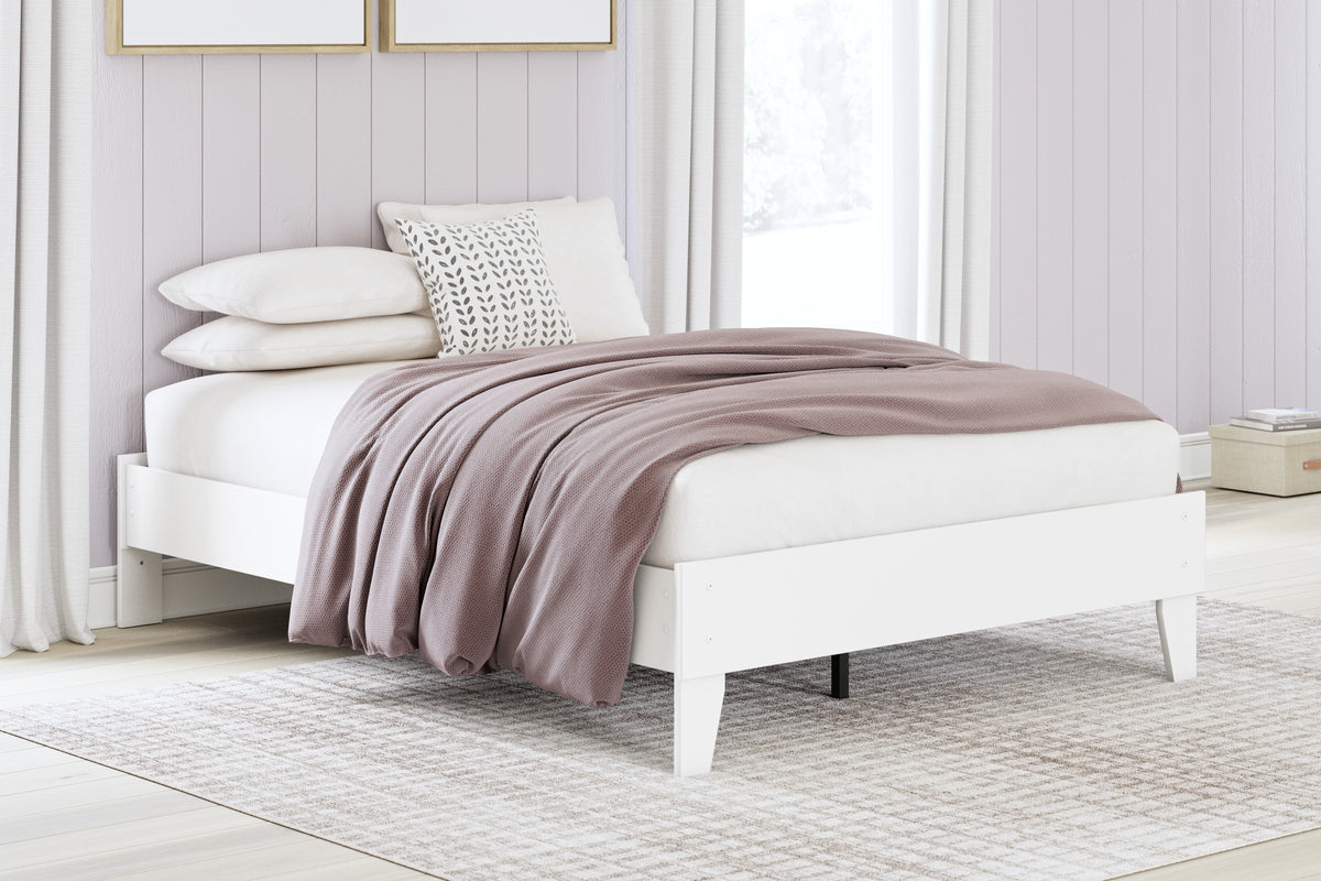 Hallityn Platform Bed
