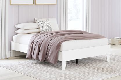 Hallityn Platform Bed